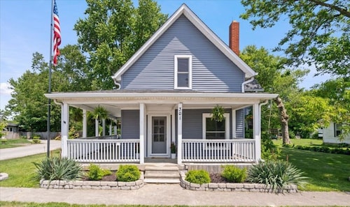 Downtown Whitestown Retreat with King Suite, Private Pool & Spacious Backyard