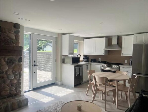 Mikrowelle, Ofen, Herdplatte, Geschirrspüler