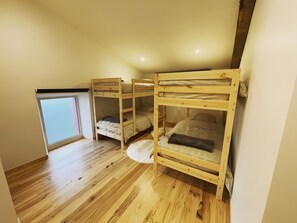 5 chambres, fer et planche à repasser, Wi-Fi, draps fournis