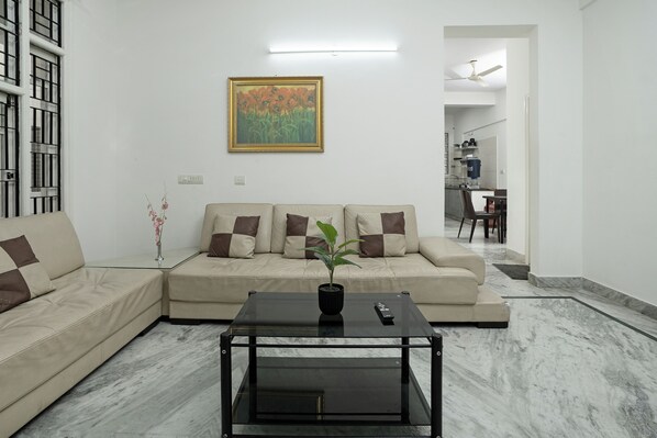 Living area - Aishwarya Serviced Apartment (Bengaluru)
