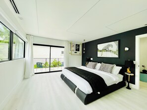 4 bedrooms, iron/ironing board, travel cot, free WiFi