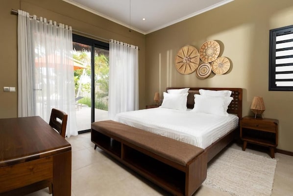 In-room safe, soundproofing, iron/ironing board, free WiFi