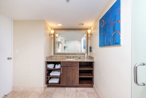 تجهيزات دش، مجففات شعر، مناشف، صابون