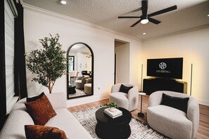 Smart TV, fireplace, books, stereo