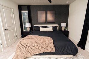 3 chambres, coffre-fort, fer et planche à repasser, lit de bébé portatif