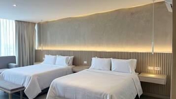Deluxe Double Room | In-room safe, desk, iron/ironing board, free WiFi