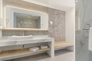 Superior Room | In-room safe, desk, soundproofing, iron/ironing board - Hotel Alcalà Centro (Guadalajara)