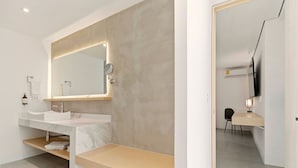 A modern bathroom with a large mirror, two sinks, and a wooden shelf. - Hotel Alcalà Centro (Guadalajara)