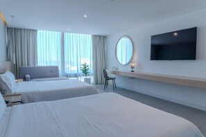 华丽双人房 | 客房内保险箱、办公桌、隔音、熨斗/熨衣板