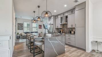 Fridge, oven, stovetop, dishwasher