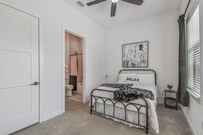 3 chambres, fer et planche à repasser, Wi-Fi, draps fournis