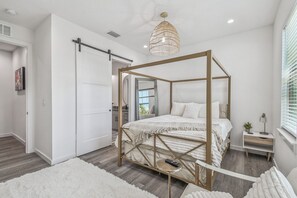 3 bedrooms, iron/ironing board, free WiFi, bed sheets