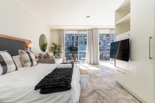 1 slaapkamer, een kluis op de kamer, een strijkplank/strijkijzer, wifi