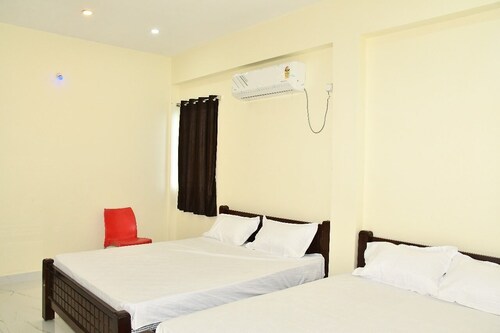 SRI NAVANEETHA KRISHNA MAHAL &RESIDENCY