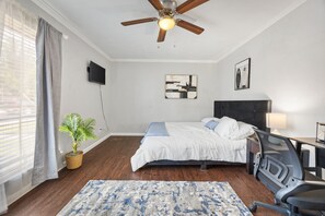 2 bedrooms, iron/ironing board, WiFi