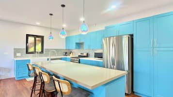Fridge, microwave, oven, coffee/tea maker