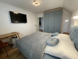 2 bedrooms, desk, iron/ironing board, free WiFi