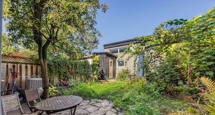 Charming 2-bedroom house in Brockton Village with Garden and Sauna