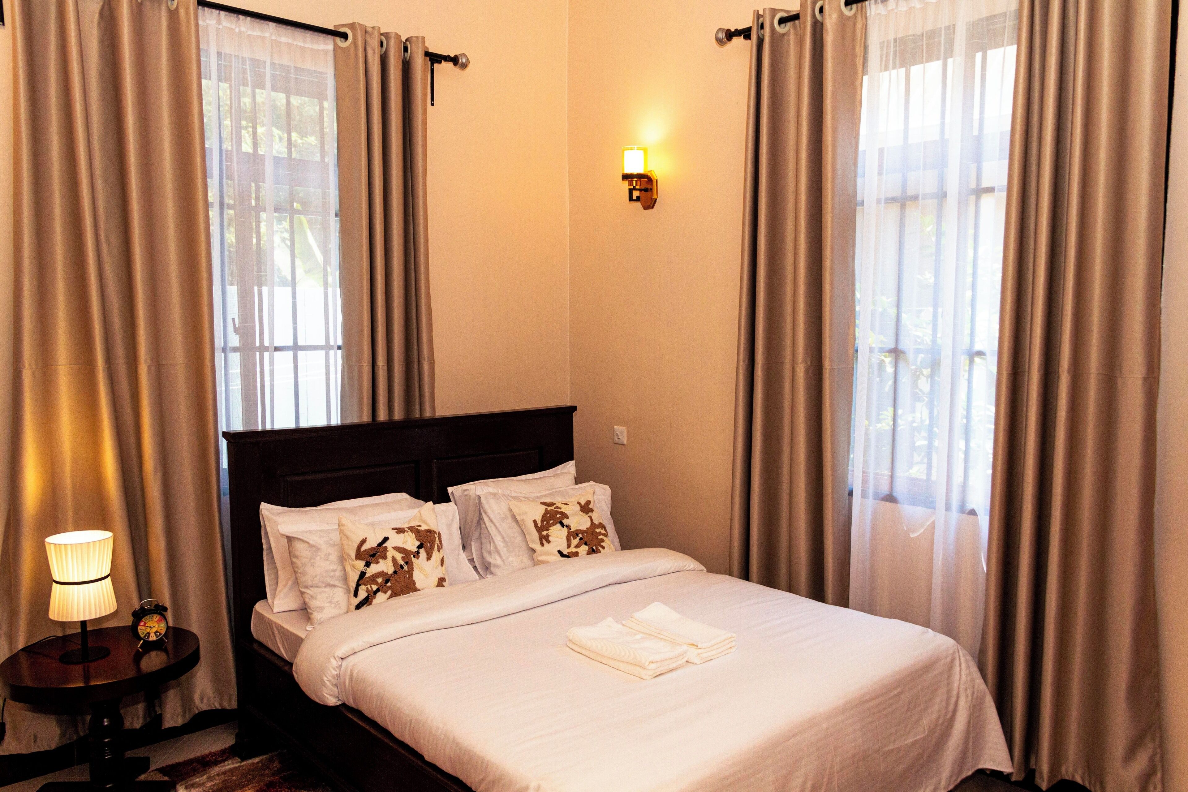 2 bedrooms, iron/ironing board, WiFi