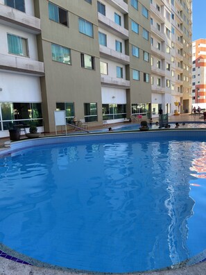 7 outdoor pools