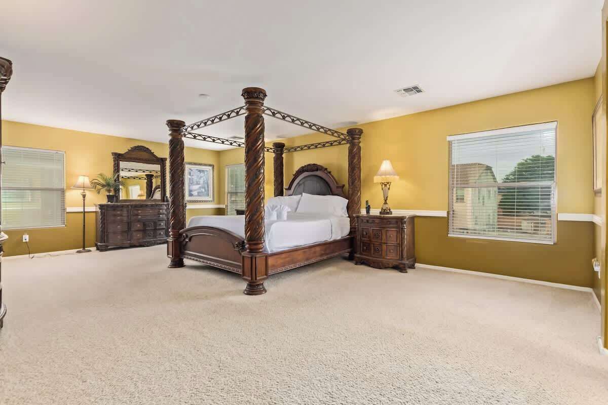 6 bedrooms, iron/ironing board, free WiFi, bed sheets