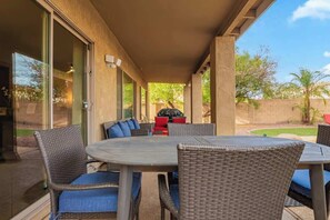 Outdoor dining - Spacious 6BR Oasis with Pool, Hot Tub and Game Room (Phoenix)
