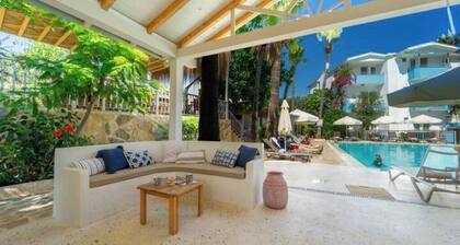 Bright rooms, landscaped garden...