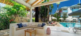 Bright rooms, landscaped garden...