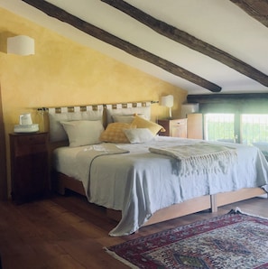 4 bedrooms, desk, iron/ironing board, free WiFi