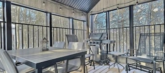 Le Carpe Diem is just two minutes from the Grand Portneuf Golf Club.