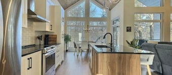 Le Carpe Diem is just two minutes from the Grand Portneuf Golf Club.