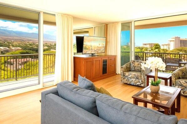 Living room - Whaler 3 Free Rental Cars KBM Resorts 3 Units, 4 Bedrooms WH Ml-1589 (Kaanapali)