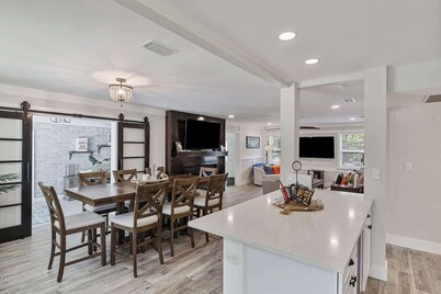 Gator Shack, Luxury Chic!