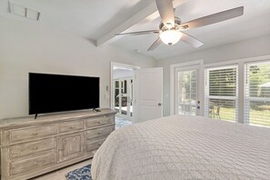 4 bedrooms, iron/ironing board, free WiFi, bed sheets