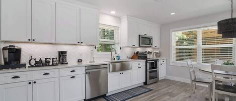 Frigorífic, microones, forn i placa de cuina