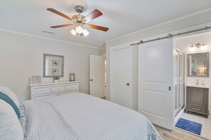 4 bedrooms, iron/ironing board, free WiFi, bed sheets