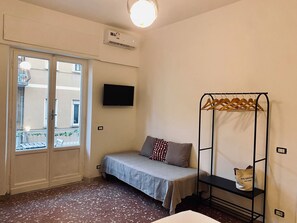 Smart TV, books, stereo