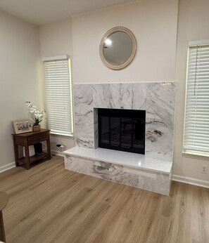 Interior - Aubie's Hangout - A BoutiqueTownhouse - Walk to Downtown & Campus! (Auburn)