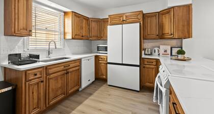 Aubie's Hangout - A BoutiqueTownhouse - Walk to Downtown & Campus!