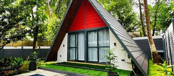 Oh-Bali Villa by Travent Mug