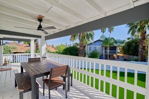 Outdoor dining - Private 6-bed 3-bath two story house with a pool game room and lots of space! (Mesa)
