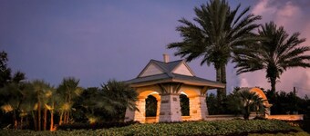 Townhouse Retreat! Free Wifi & AC in Riverview - Entire Unit Price