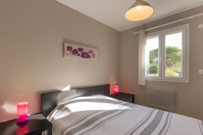 1 bedroom, iron/ironing board, WiFi, bed sheets - Holiday Home 'Chêne' with Mountain View, Wi-Fi and Air Conditioning (Les Vans)