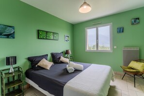 3 chambres, fer et planche à repasser, Wi-Fi, draps fournis