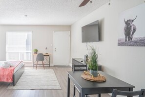 1 Schlafzimmer, Schreibtisch, Bügeleisen/Bügelbrett, kostenloses WLAN