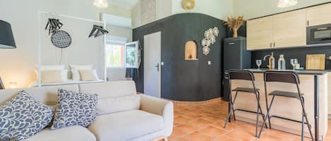 TV, DVD player, table tennis