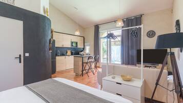 1 室のベッドルーム、アイロン / アイロン台、WiFi、ベッドシーツ