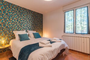 2 bedrooms, iron/ironing board, WiFi, bed sheets