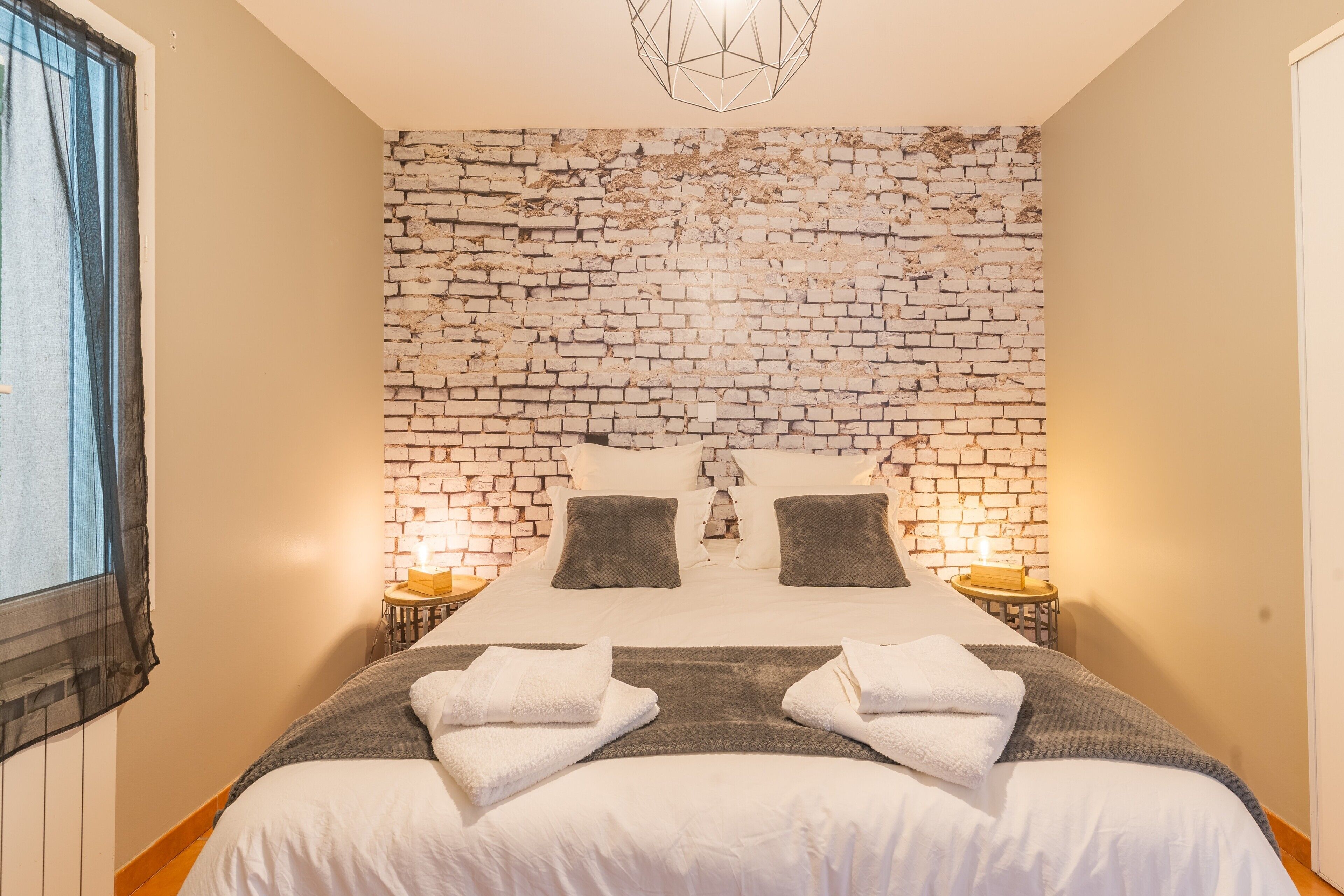 2 habitaciones, insonorización, tabla de planchar con plancha y wifi 