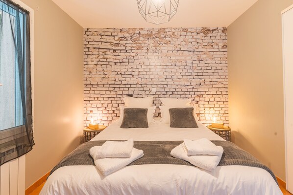 2 chambres, fer et planche à repasser, Wi-Fi, draps fournis